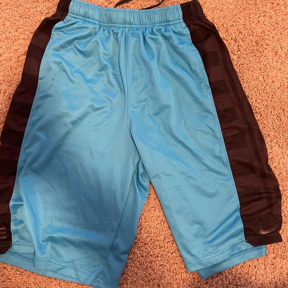 Nike Basketball Shorts - Picture 3 of 4